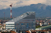 20100830_172024 Edificio Vittoria Assicurazioni e monte Generoso.jpg